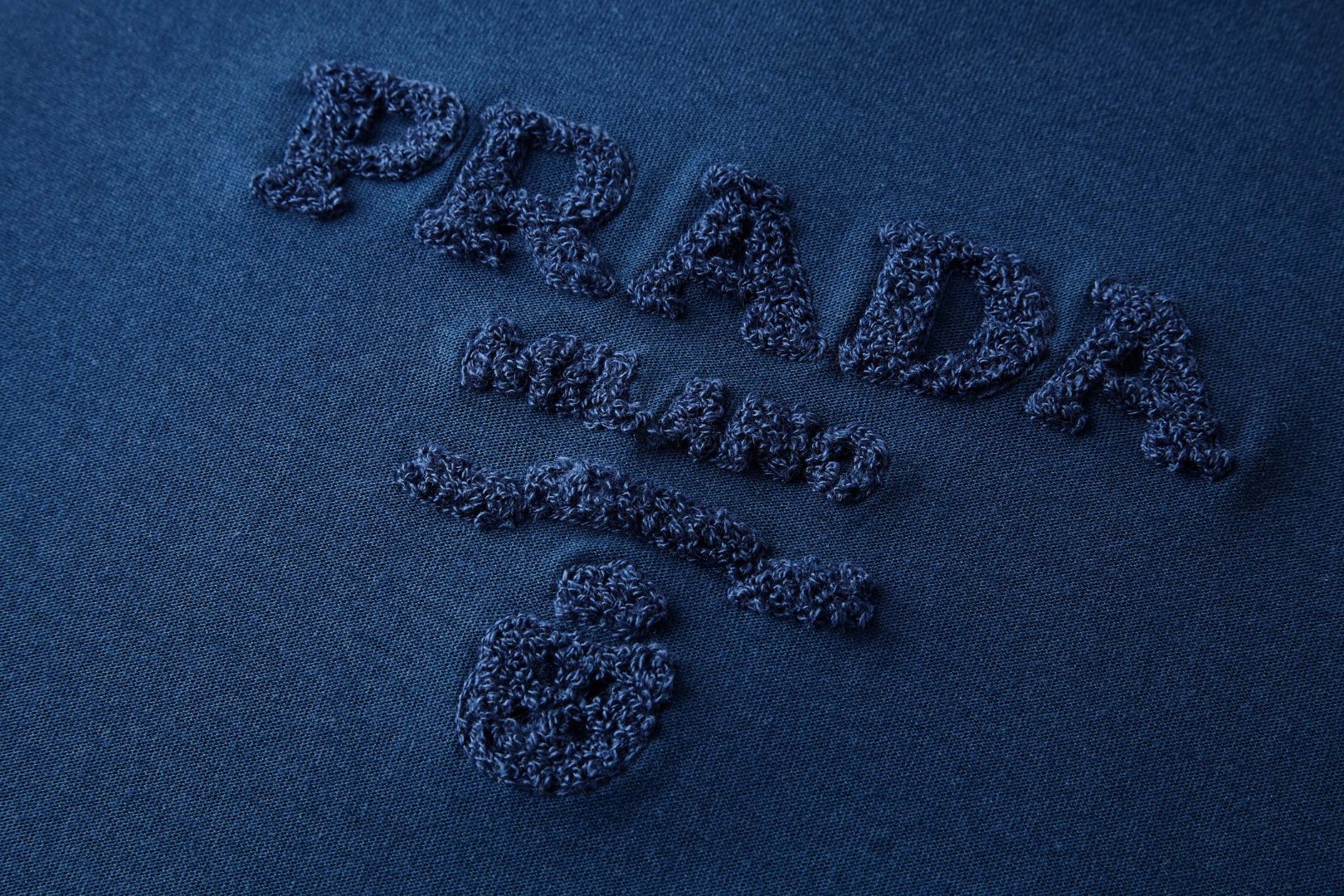 PRADA 普拉达 毛巾刺绣标识圆领短袖 T恤 夏季 黑色 蓝色 白色 A0 UJN897-14LB-F0008-S-OOO