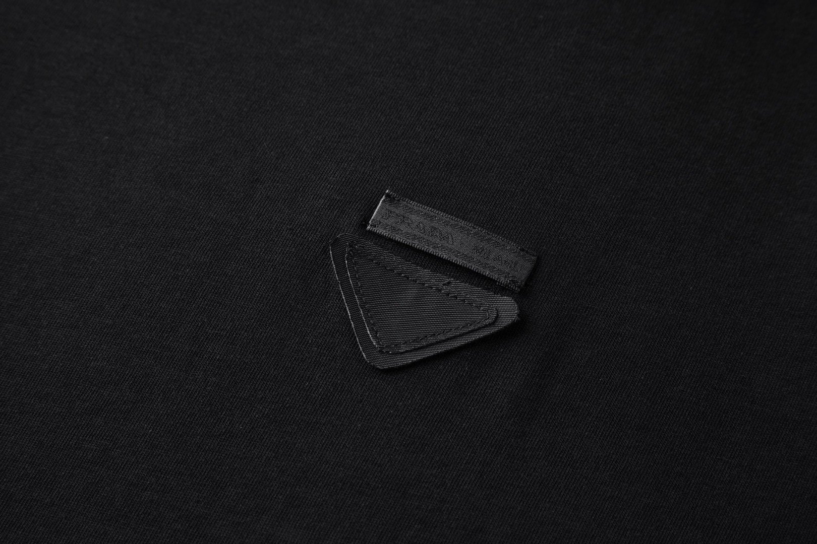 PRADA 普拉达 双层假两件布标圆领短袖 T恤 夏季 黑色 A0 UJN912-11CD-F0967-S-WMO