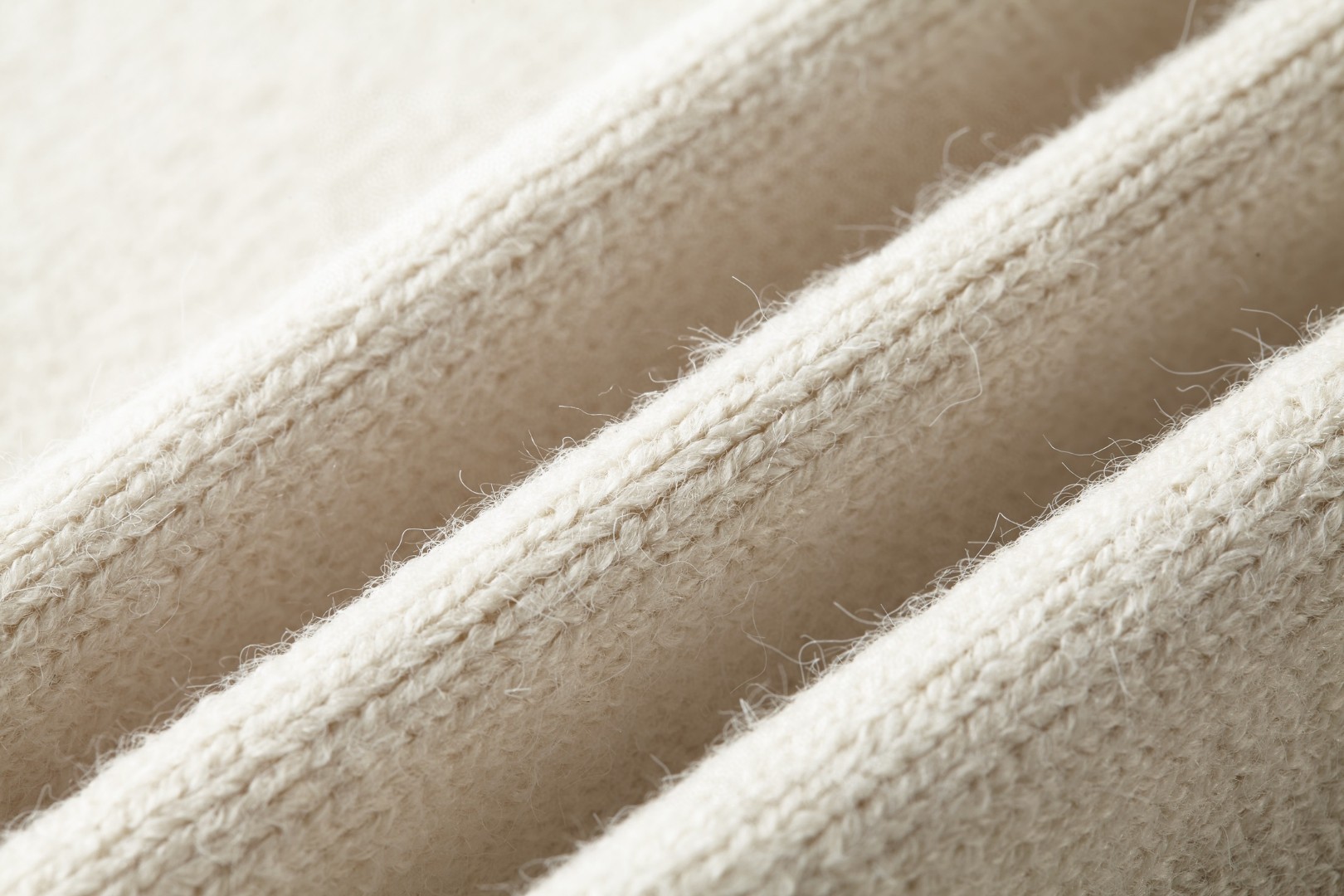 CELINE 赛琳 字母印花马车标识圆领毛衣 针织衫 外套 长袖 米色 B0 RY0SV1261-01W1