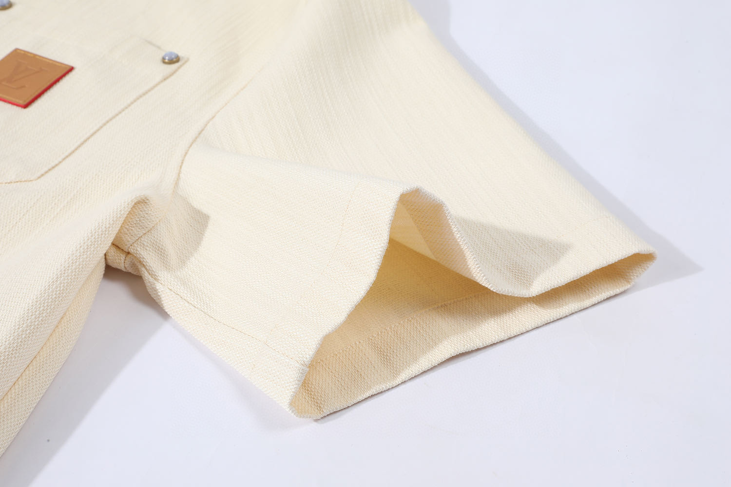 LOUIS VUITTON 路易威登 LV 皮标 桑蚕丝短袖衬衫 米色 B0 1AHCHW-B0