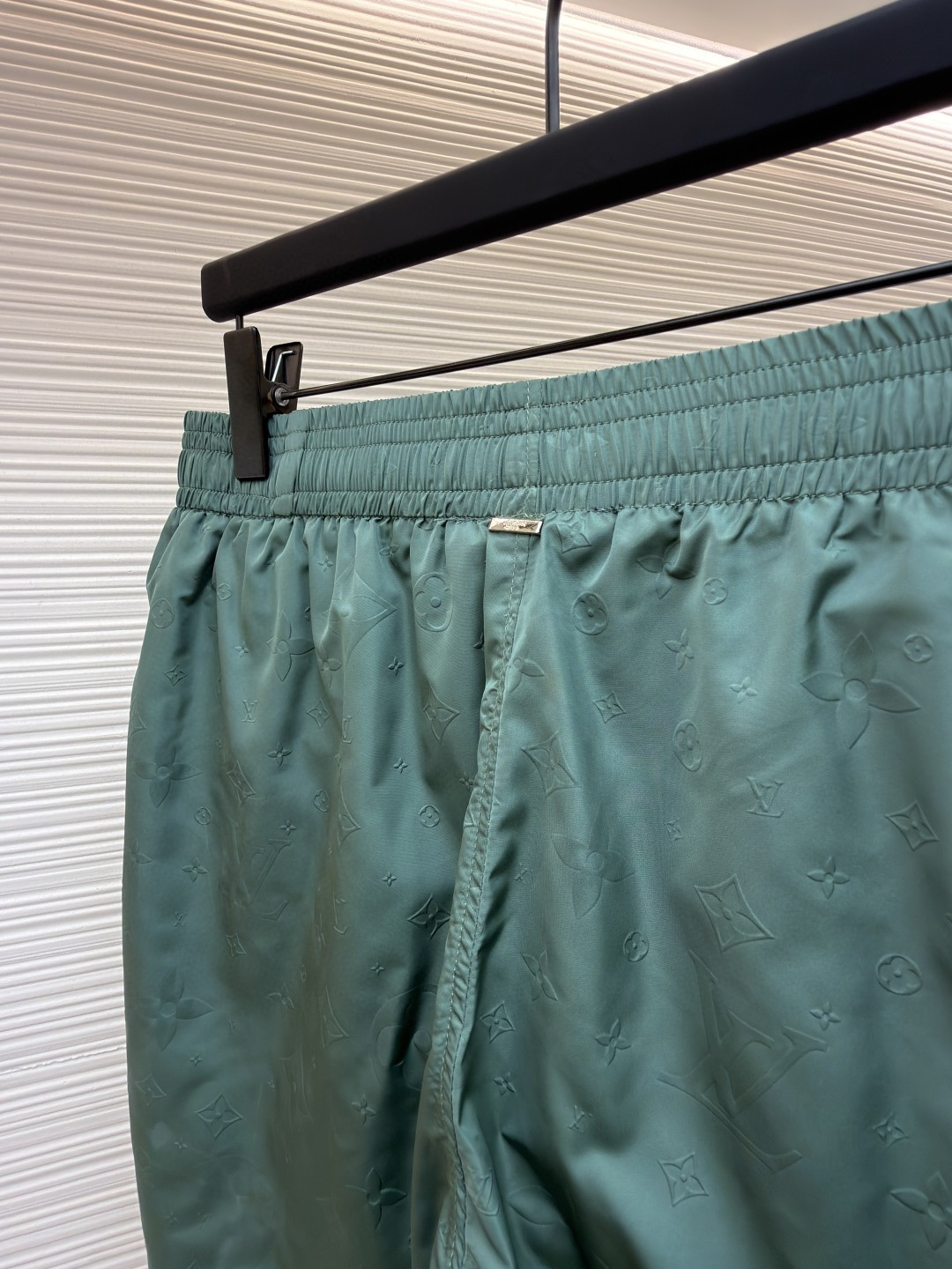 LOUIS VUITTON 路易威登 暗纹老花松紧腰沙滩短裤 五分裤 休闲裤 裤子 黑色 粉色 浅蓝色 海军蓝 绿色 橙色 蓝色 A0 1A7Y0P