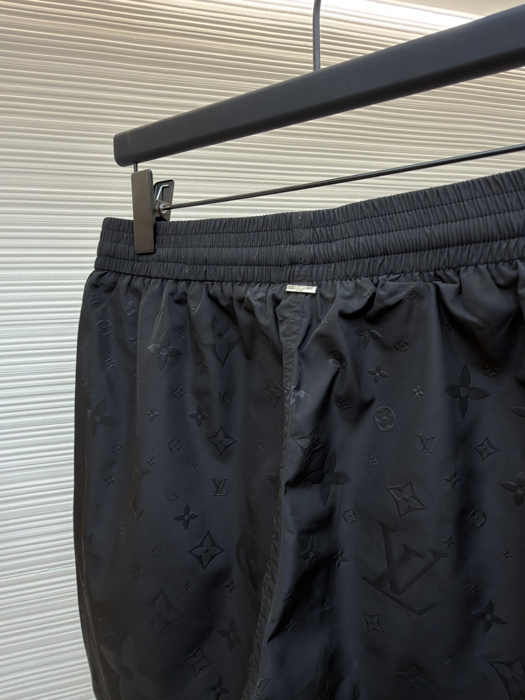 LOUIS VUITTON 路易威登 暗纹老花松紧腰沙滩短裤 五分裤 休闲裤 裤子 黑色 粉色 浅蓝色 海军蓝 绿色 橙色 蓝色 A0 1A7Y0P