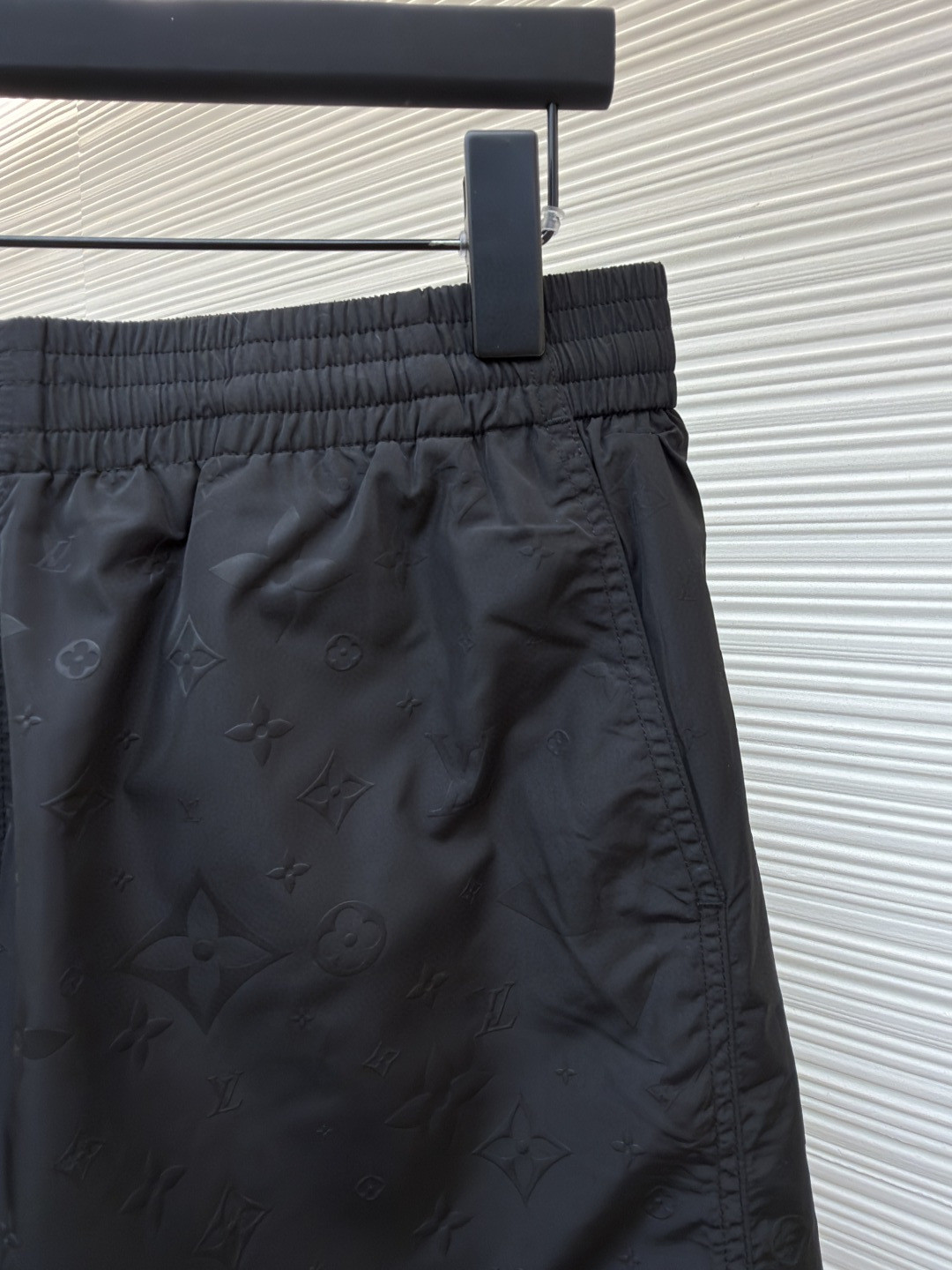 LOUIS VUITTON 路易威登 暗纹老花松紧腰沙滩短裤 五分裤 休闲裤 裤子 黑色 粉色 浅蓝色 海军蓝 绿色 橙色 蓝色 A0 1A7Y0P