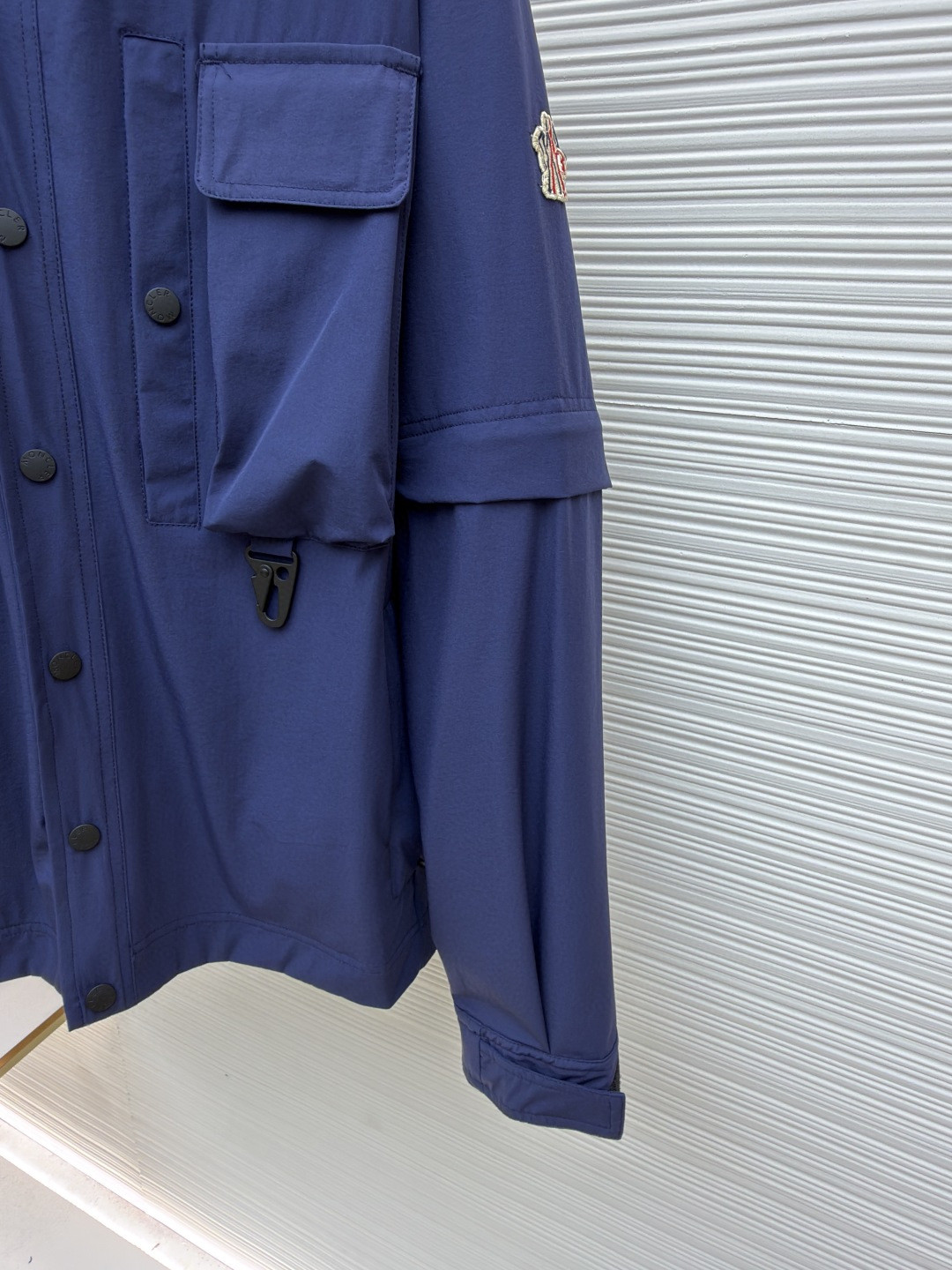 Moncler 蒙口 袖子可拆卸多口袋户外工装夹克 长袖 短袖 外套 蓝色 B0 K10971G00002598E4742