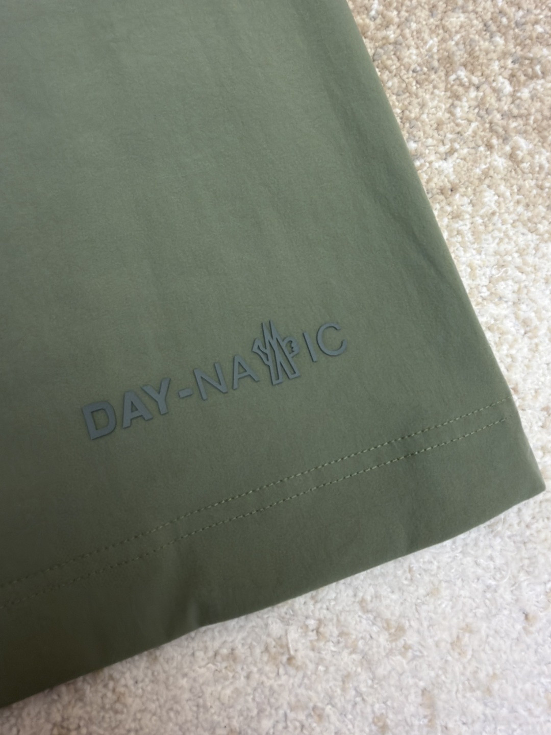 Moncler 蒙口 袖子可拆卸多口袋户外工装夹克 长袖 短袖 外套 绿色 B0 K10971G00002598E4889