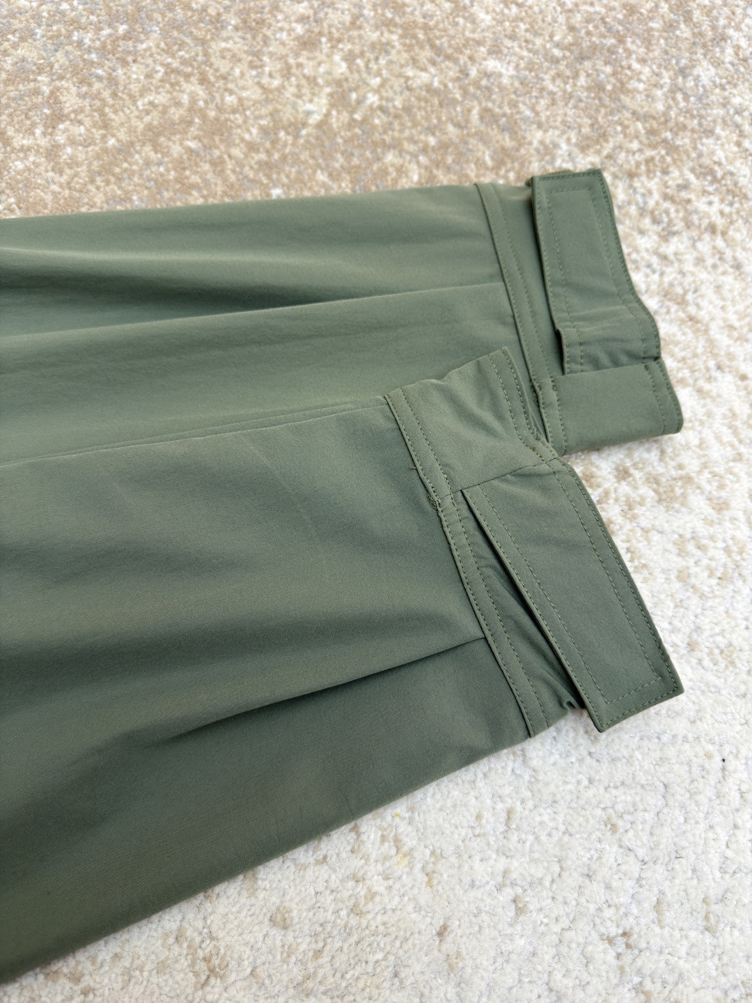 Moncler 蒙口 袖子可拆卸多口袋户外工装夹克 长袖 短袖 外套 绿色 B0 K10971G00002598E4889