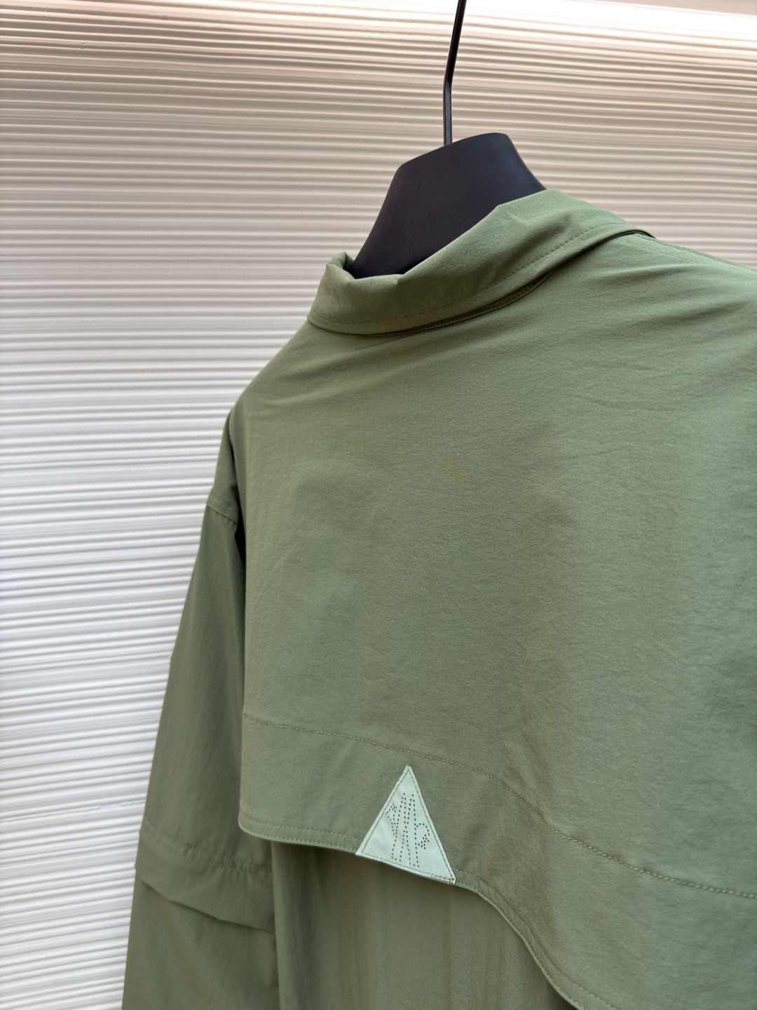 Moncler 蒙口 袖子可拆卸多口袋户外工装夹克 长袖 短袖 外套 绿色 B0 K10971G00002598E4889