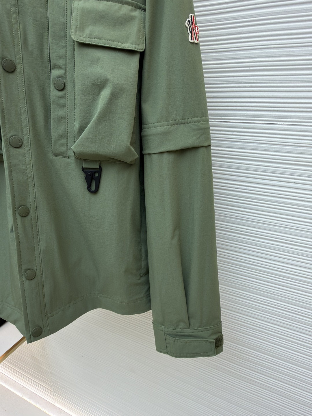 Moncler 蒙口 袖子可拆卸多口袋户外工装夹克 长袖 短袖 外套 绿色 B0 K10971G00002598E4889