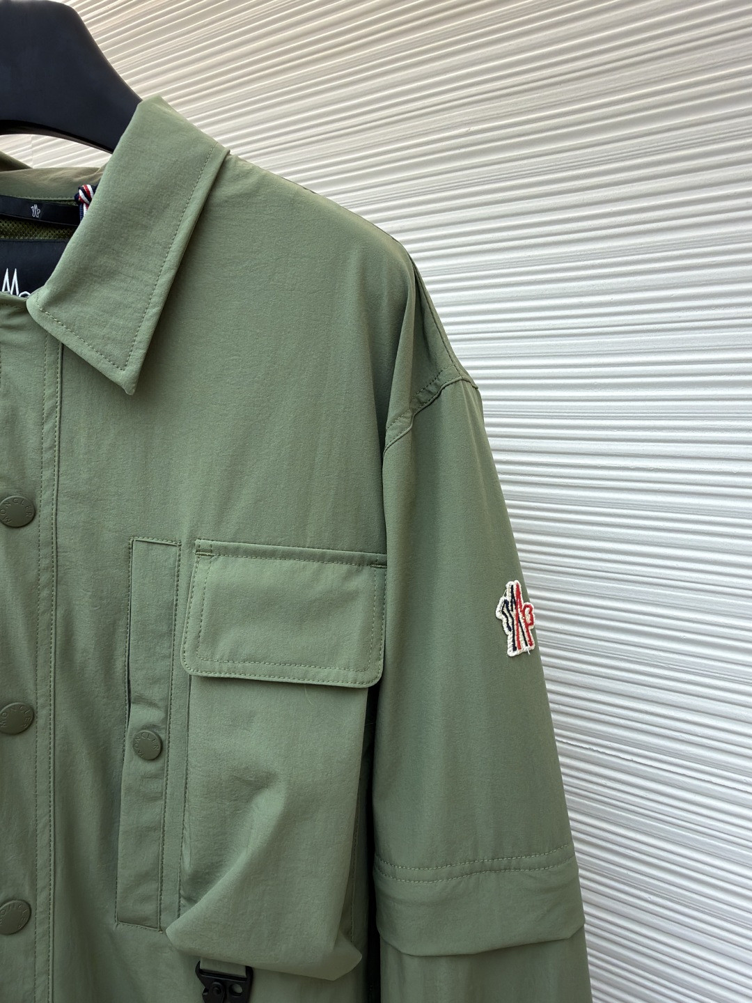 Moncler 蒙口 袖子可拆卸多口袋户外工装夹克 长袖 短袖 外套 绿色 B0 K10971G00002598E4889