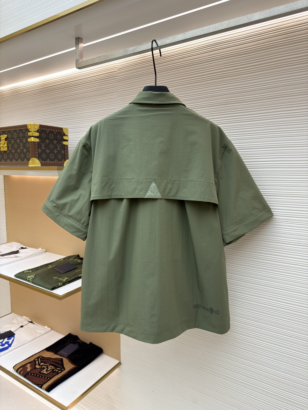 Moncler 蒙口 袖子可拆卸多口袋户外工装夹克 长袖 短袖 外套 绿色 B0 K10971G00002598E4889