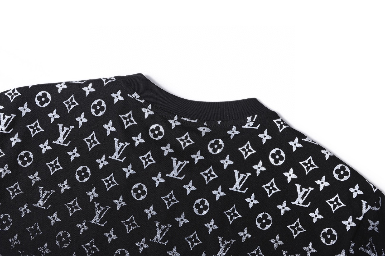 LOUIS VUITTON 路易威登 满印渐变圆领短袖 T恤 白色 黑色 A0 1AHUG0