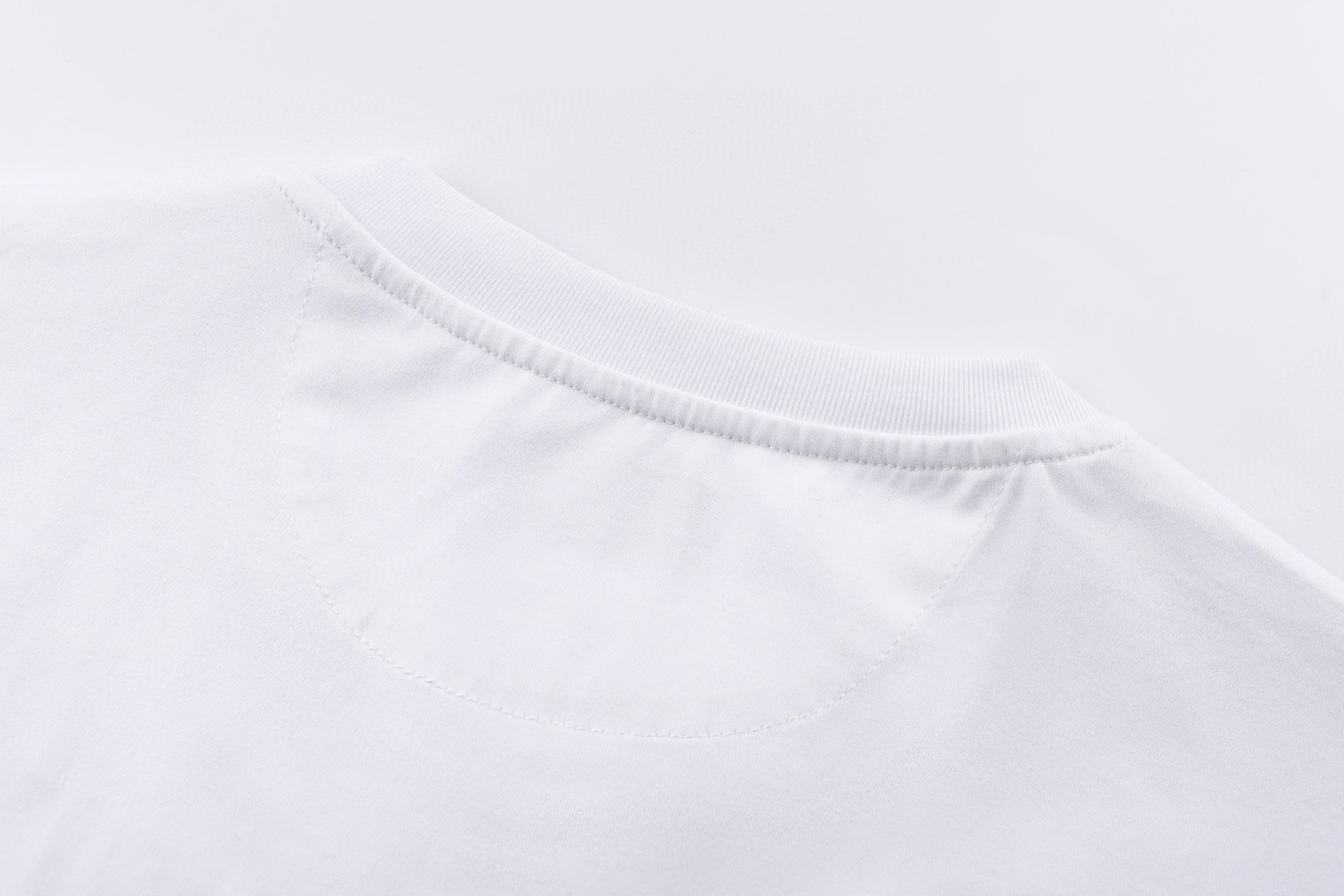 FENDI 芬迪 高野绫 Aya Takano胶囊系列拼色印花圆领T恤 短袖 套头 夏季 白色 A0 FY0936AW16F0QA0