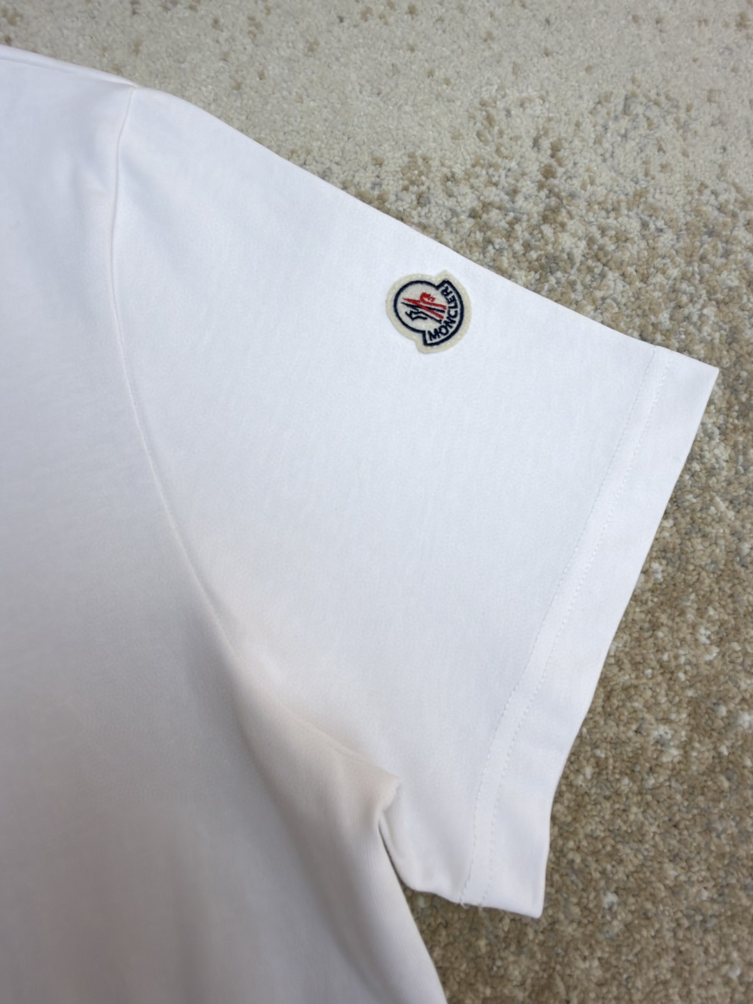 Moncler 蒙口 贴片标识圆领短袖 T恤 夏季 白色 黑色 A0 K20918C0005689AUG034