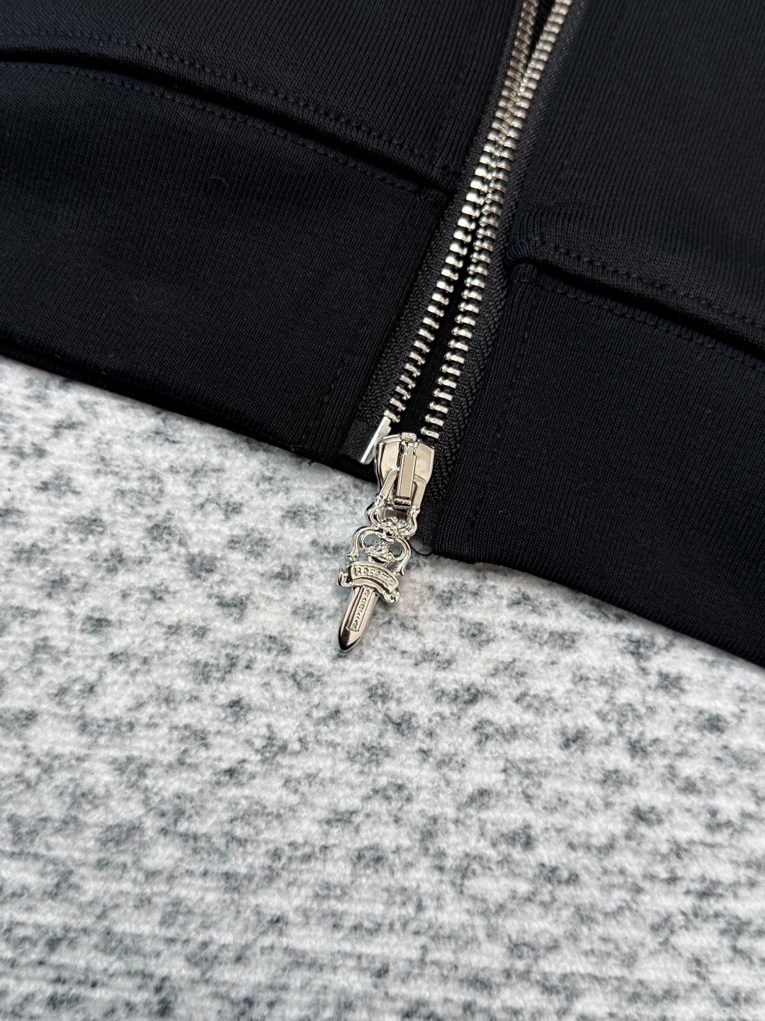 Chrome Hearts 克罗心 Deadlydoll 联名款 漫画风印花拉链连帽卫衣 外套 女款 黑色 B0