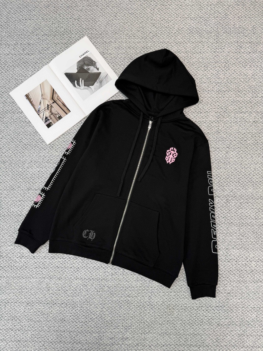 Chrome Hearts 克罗心 Deadlydoll 联名款 漫画风印花拉链连帽卫衣 外套 女款 黑色 B0