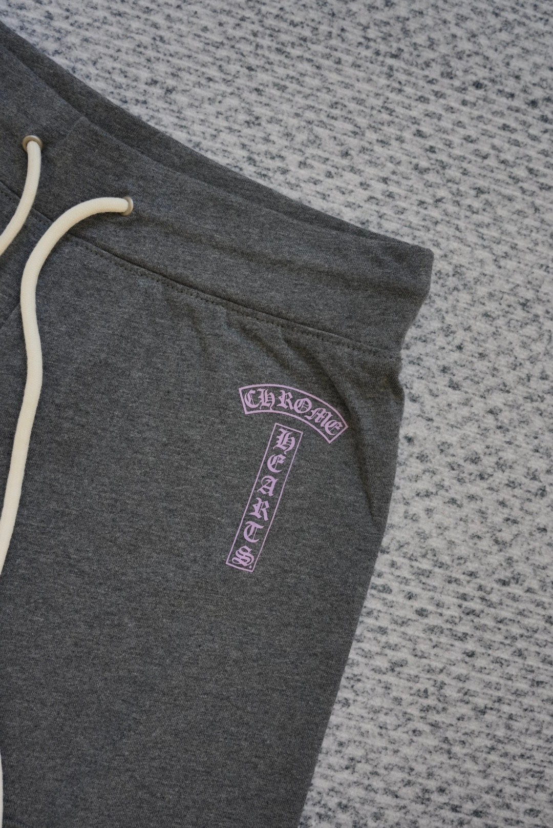 Chrome Hearts 克罗心 紫T行梵文印花松紧腰短裤 裤子 休闲裤 运动裤 夏季 女款 灰色 A2