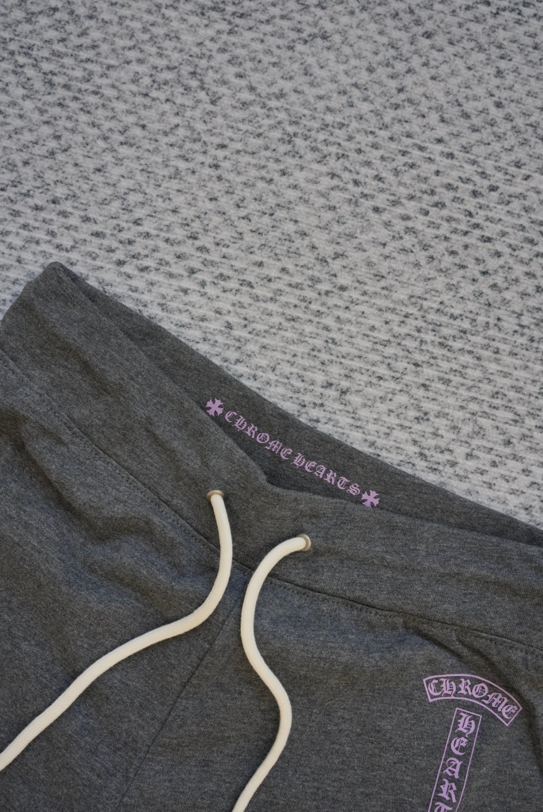 Chrome Hearts 克罗心 紫T行梵文印花松紧腰短裤 裤子 休闲裤 运动裤 夏季 女款 灰色 A2