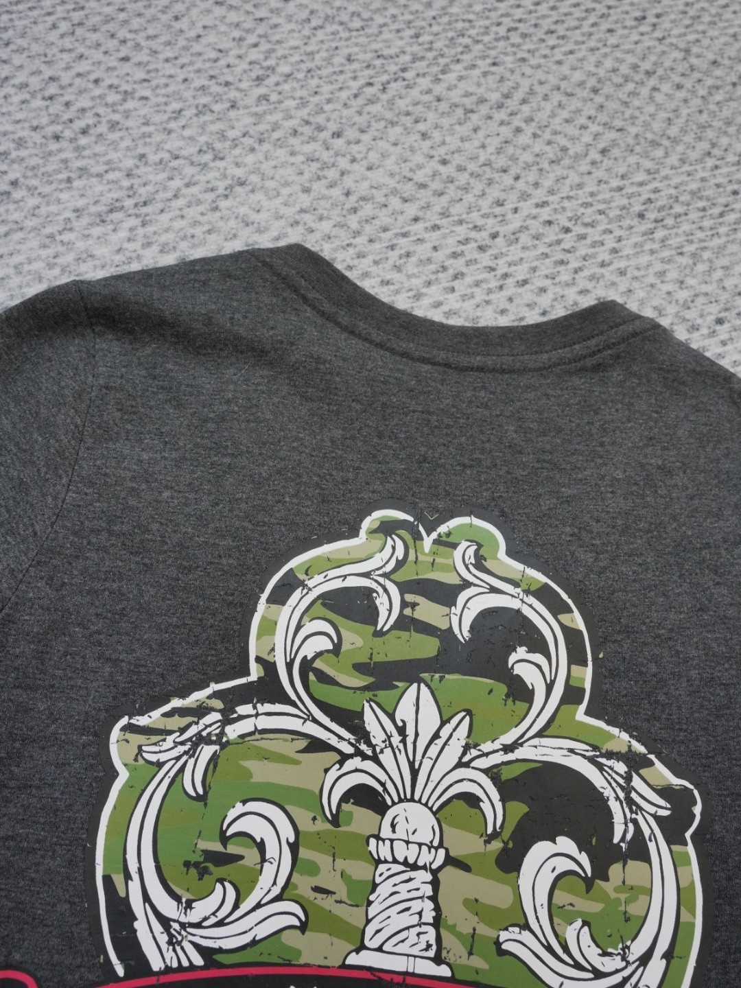 Chrome Hearts 克罗心 军绿裂纹宝剑印花V领短袖 T恤 夏季 女款 灰色 A2