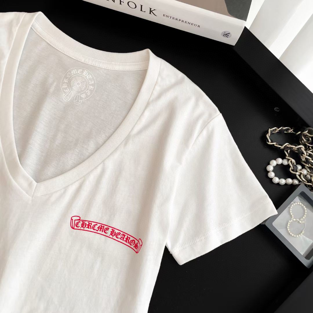 Chrome Hearts 克罗心 红色卷轴梵文印花V领短袖 T恤 夏季 女款 黑色 白色 A2