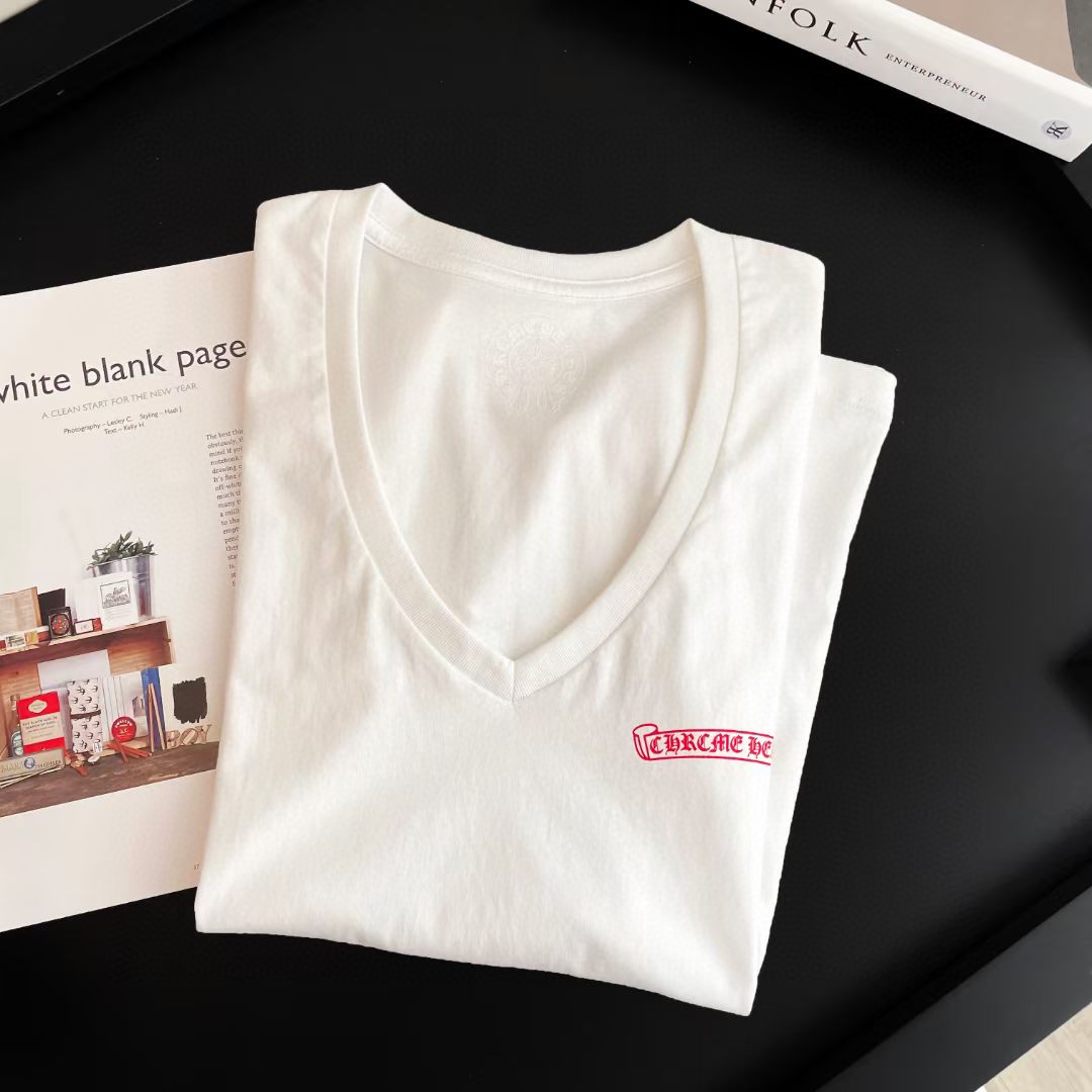 Chrome Hearts 克罗心 红色卷轴梵文印花V领短袖 T恤 夏季 女款 黑色 白色 A2