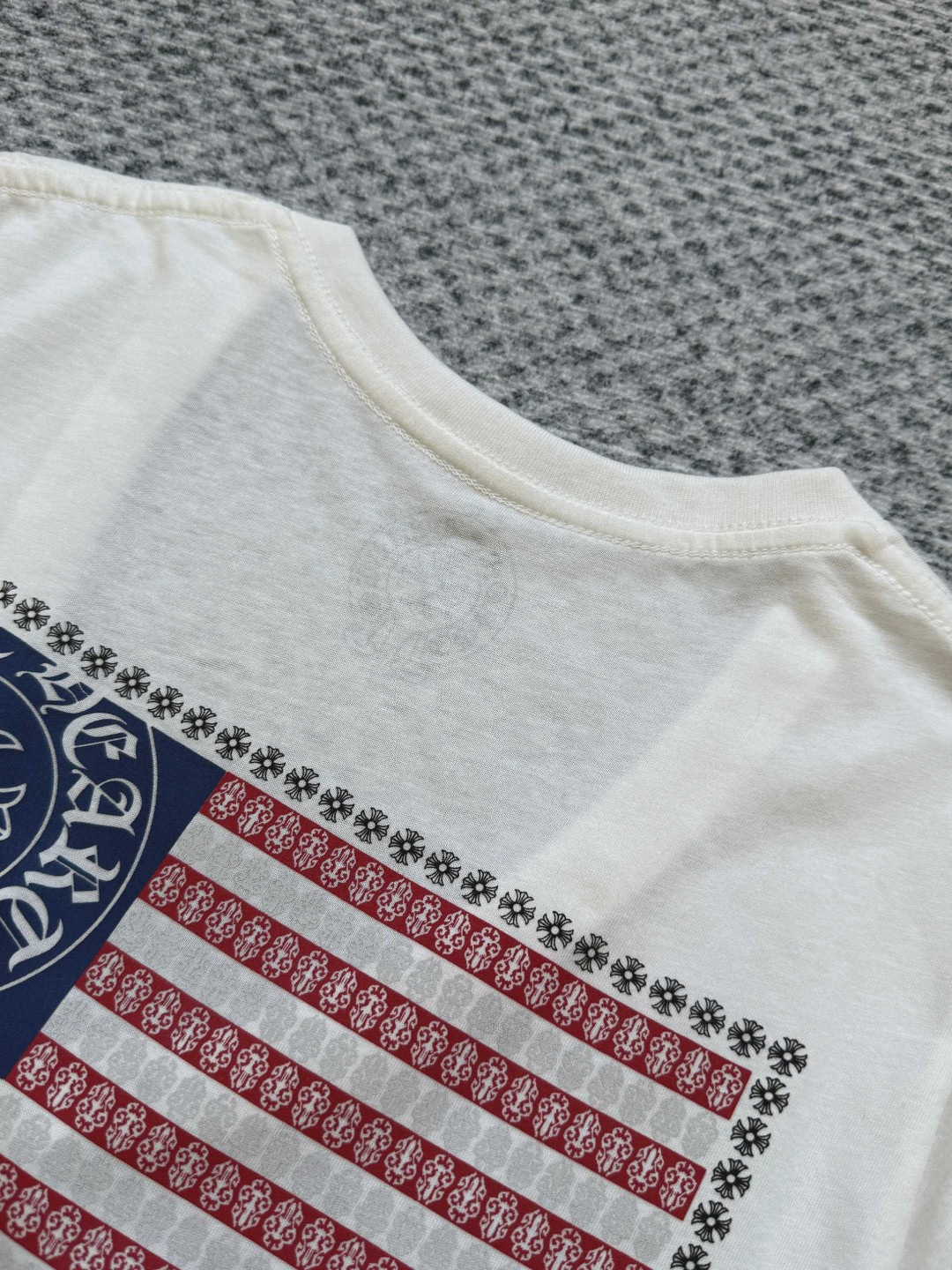 Chrome Hearts 克罗心 国旗徽标V领短袖 T恤 夏季 女款 深灰色 白色 A2