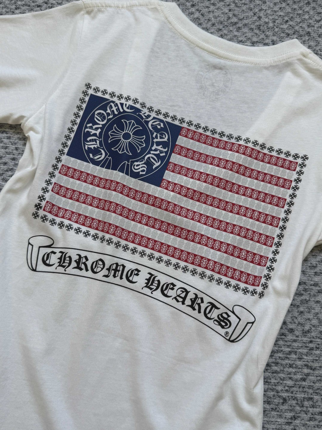 Chrome Hearts 克罗心 国旗徽标V领短袖 T恤 夏季 女款 深灰色 白色 A2