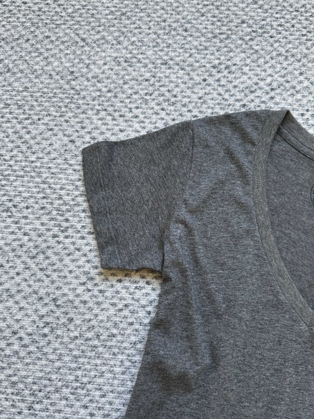 Chrome Hearts 克罗心 国旗徽标V领短袖 T恤 夏季 女款 深灰色 白色 A2