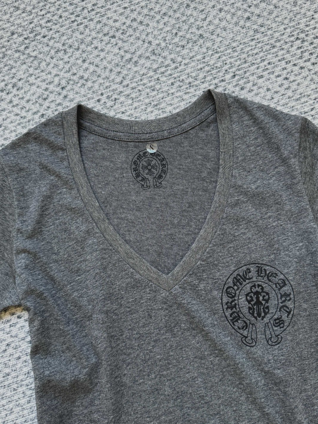 Chrome Hearts 克罗心 国旗徽标V领短袖 T恤 夏季 女款 深灰色 白色 A2