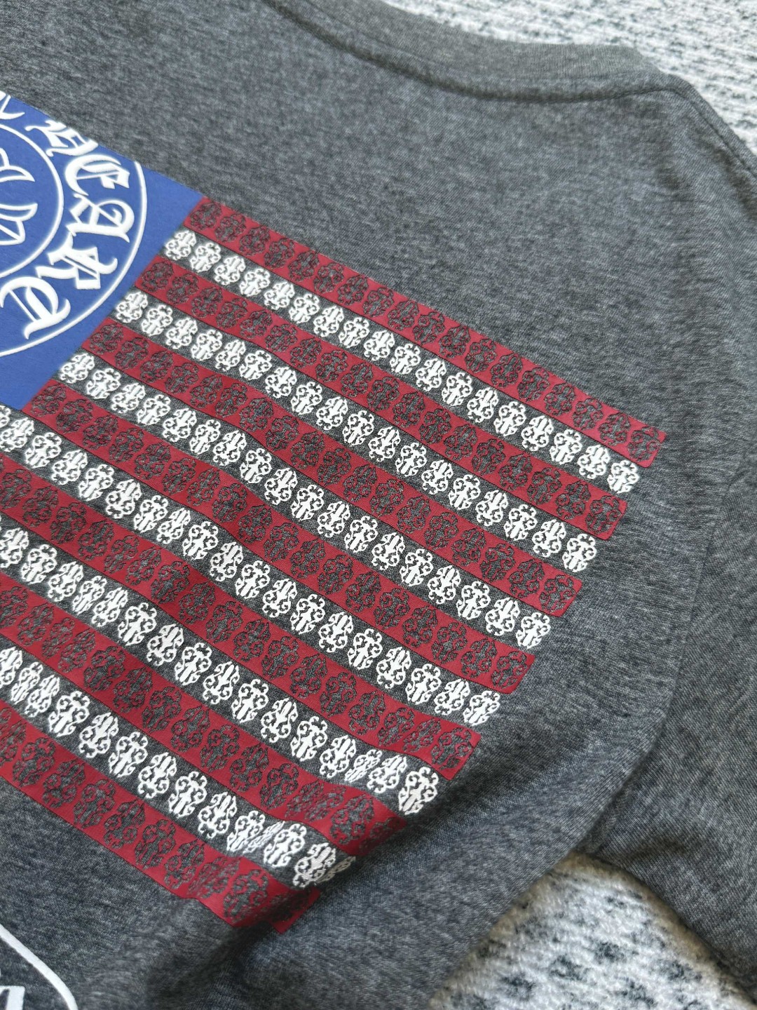 Chrome Hearts 克罗心 国旗徽标V领短袖 T恤 夏季 女款 深灰色 白色 A2