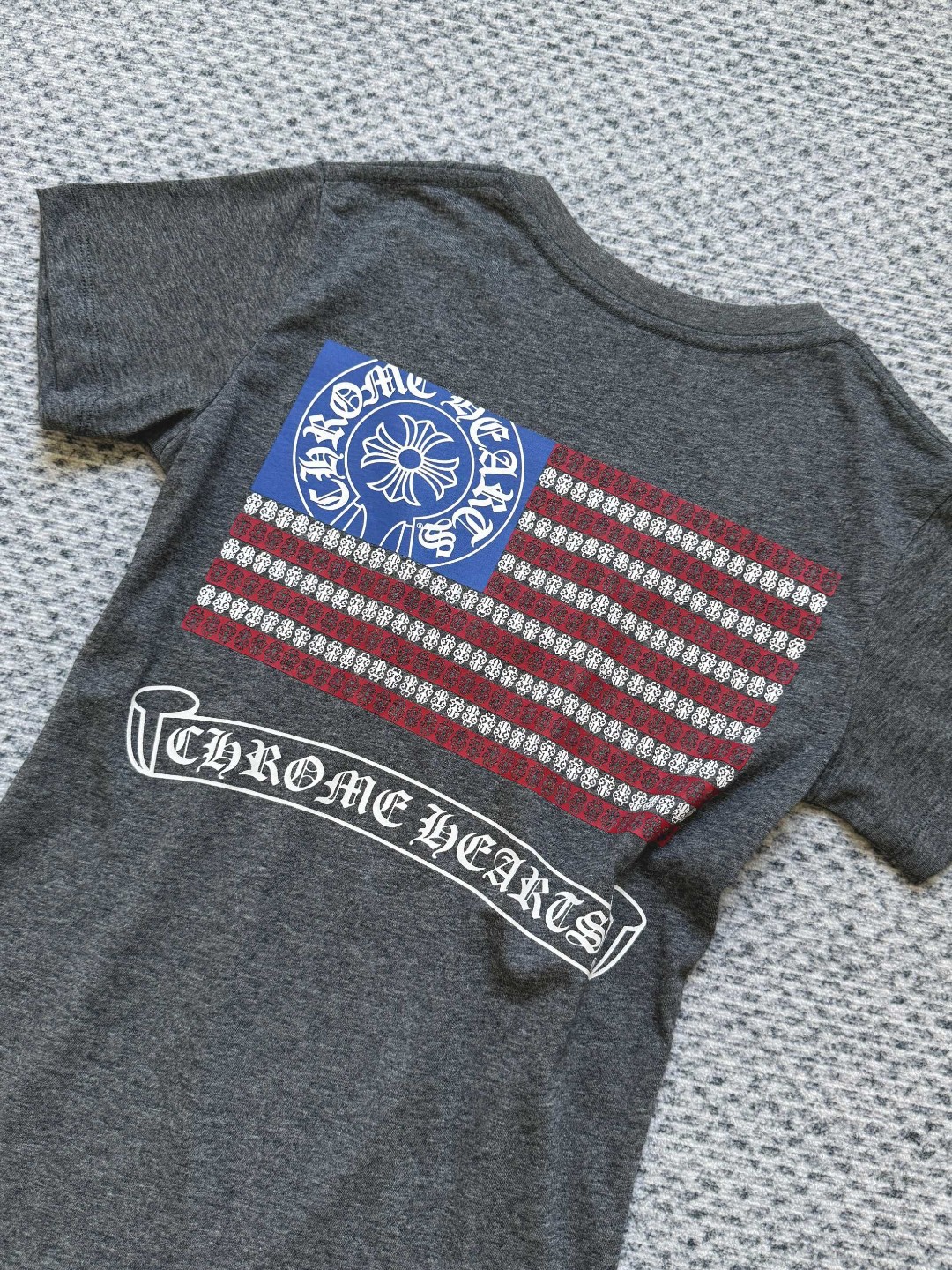 Chrome Hearts 克罗心 国旗徽标V领短袖 T恤 夏季 女款 深灰色 白色 A2