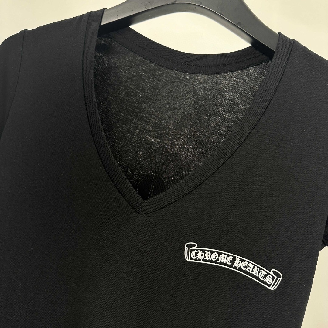 Chrome Hearts 克罗心 后幅十字卷轴印花V领短袖 T恤 夏季 女款 黑色 白色 A2
