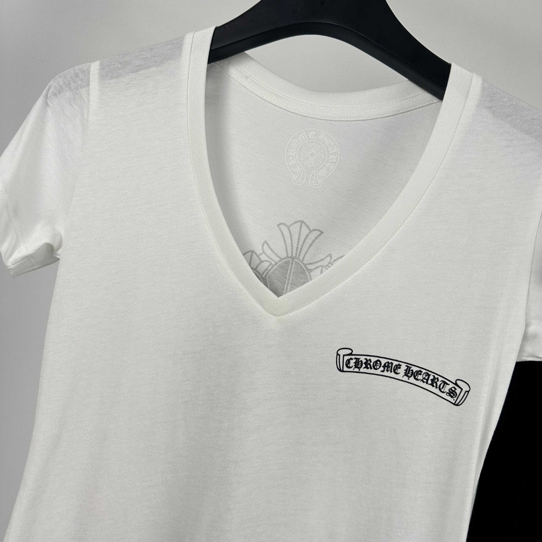 Chrome Hearts 克罗心 后幅十字卷轴印花V领短袖 T恤 夏季 女款 黑色 白色 A2