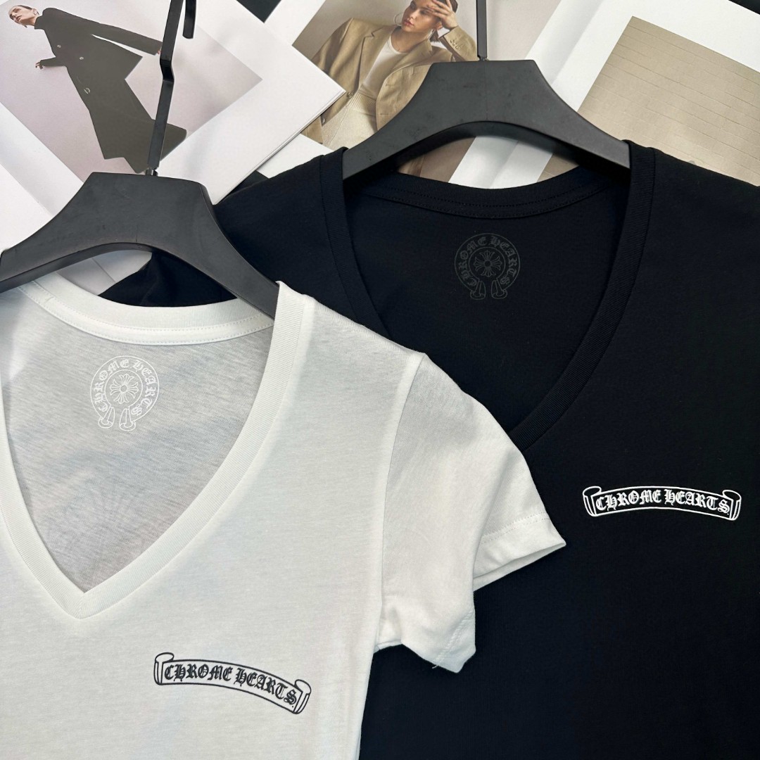 Chrome Hearts 克罗心 后幅十字卷轴印花V领短袖 T恤 夏季 女款 黑色 白色 A2