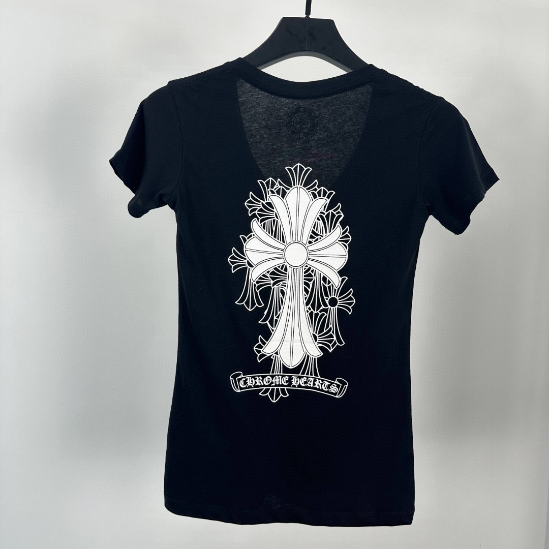 Chrome Hearts 克罗心 后幅十字卷轴印花V领短袖 T恤 夏季 女款 黑色 白色 A2