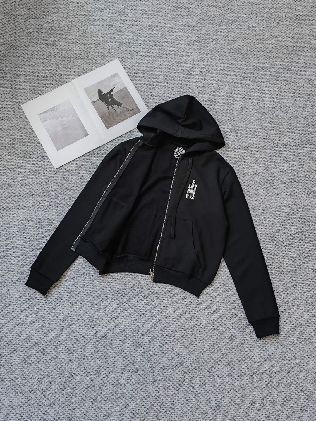 Chrome Hearts 克罗心 梵文十字印花拉链连帽卫衣 短款 外套 女款 黑色 B0