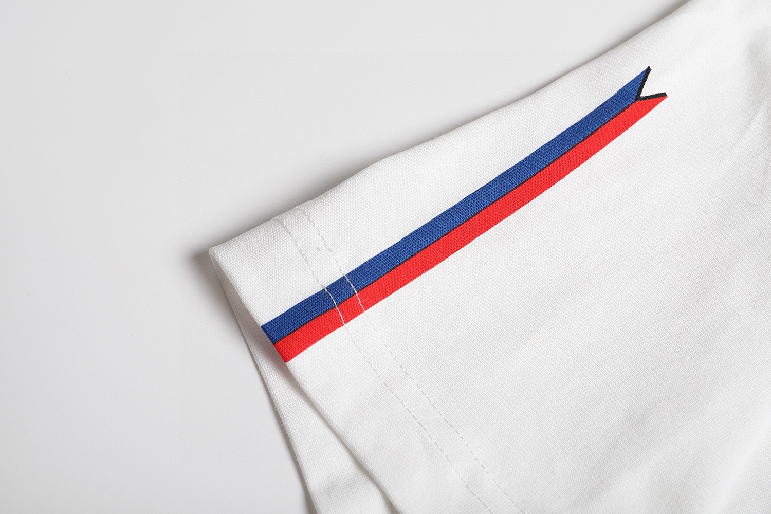 LOUIS VUITTON 路易威登 美洲杯浮雕压花圆领短袖 T恤 白色 A0 1AFVUX