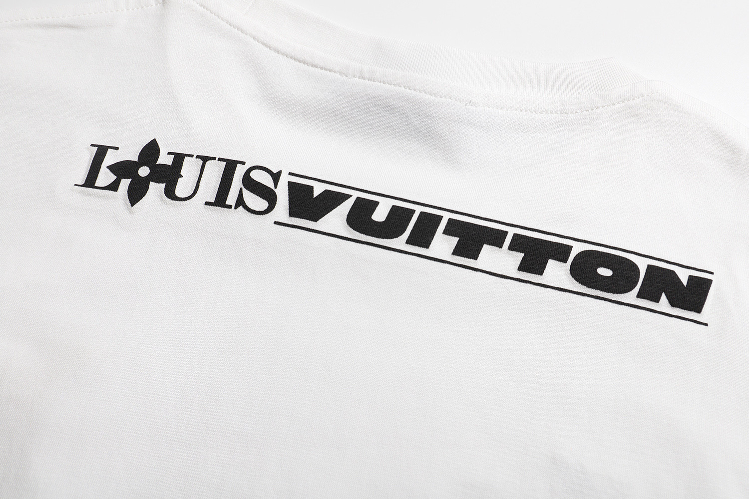 LOUIS VUITTON 路易威登 美洲杯浮雕压花圆领短袖 T恤 白色 A0 1AFVUX