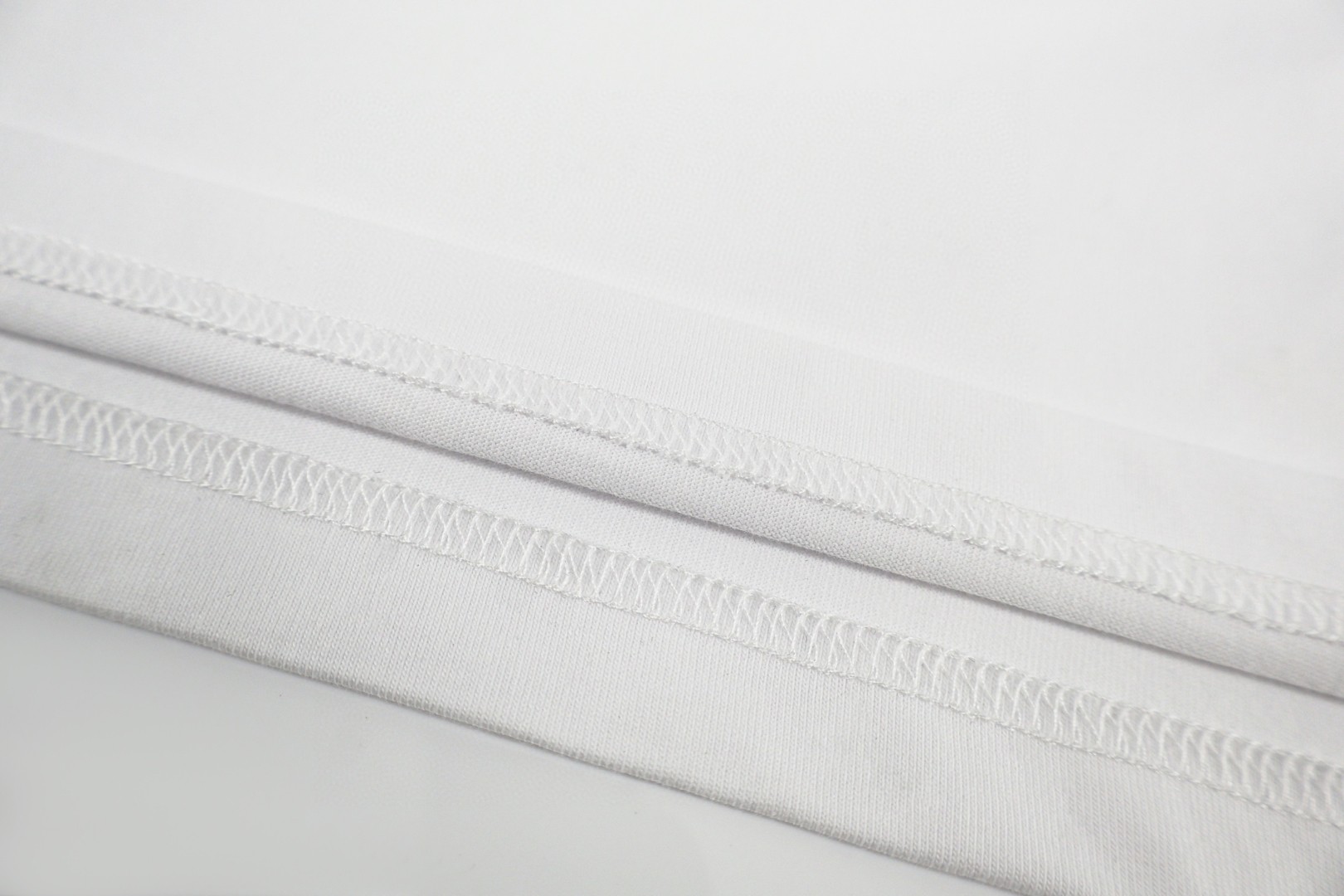 DIOR 迪奥 虚线刺绣圆领短袖 T恤 夏季 白色 黑色 A0 683J668B3036-C081