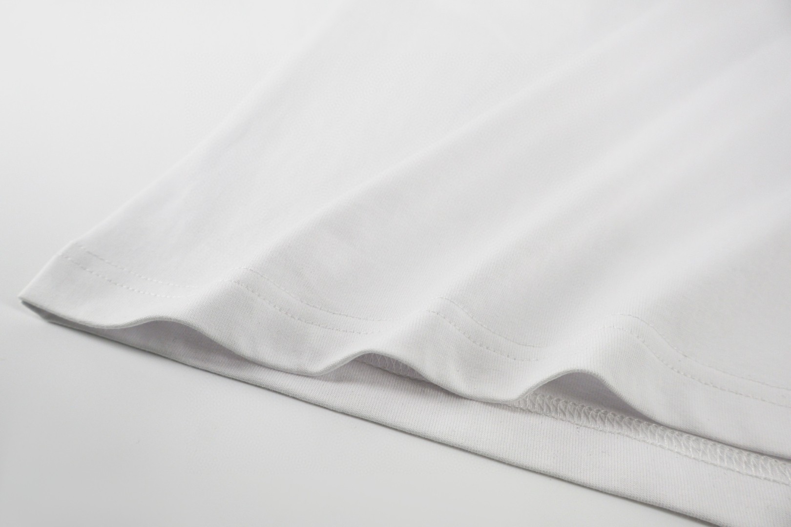 DIOR 迪奥 虚线刺绣圆领短袖 T恤 夏季 白色 黑色 A0 683J668B3036-C081