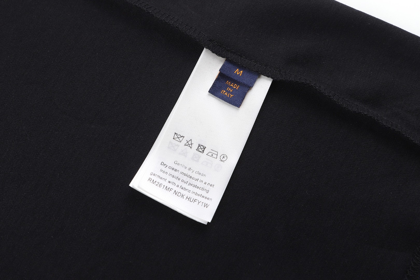 LOUIS VUITTON 路易威登 标识皮牌圆领短袖 T恤 白色 黑色 A0 1AIHSW