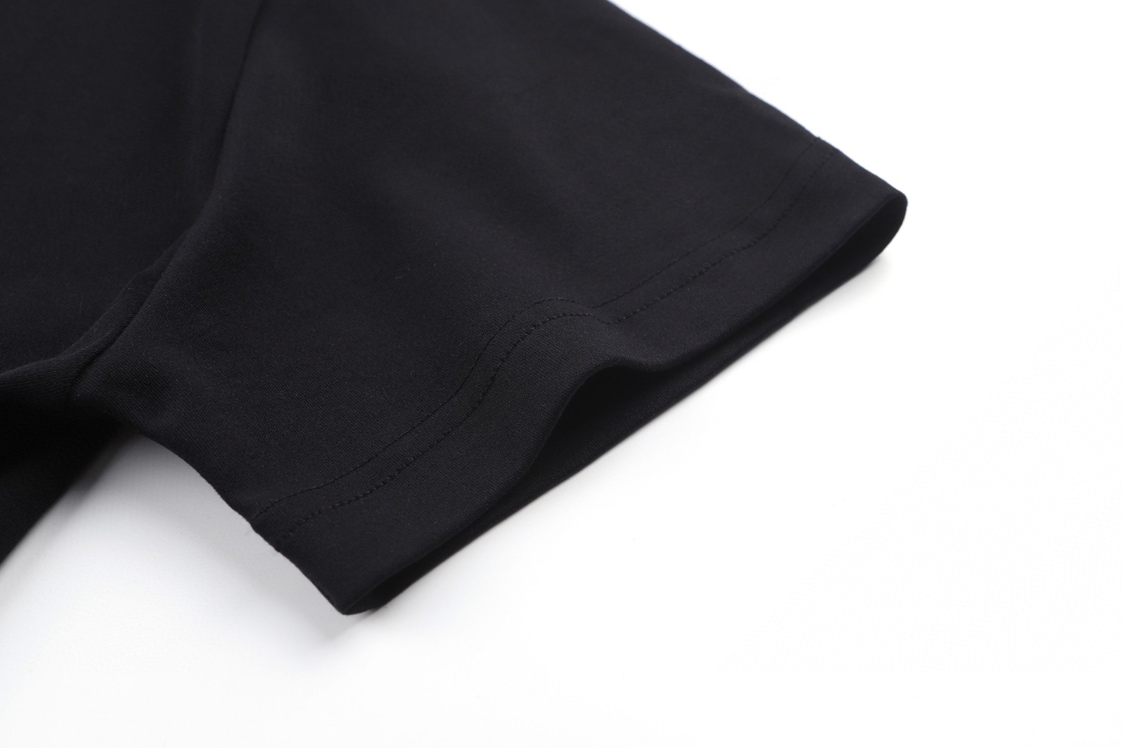 LOUIS VUITTON 路易威登 标识皮牌圆领短袖 T恤 白色 黑色 A0 1AIHSW