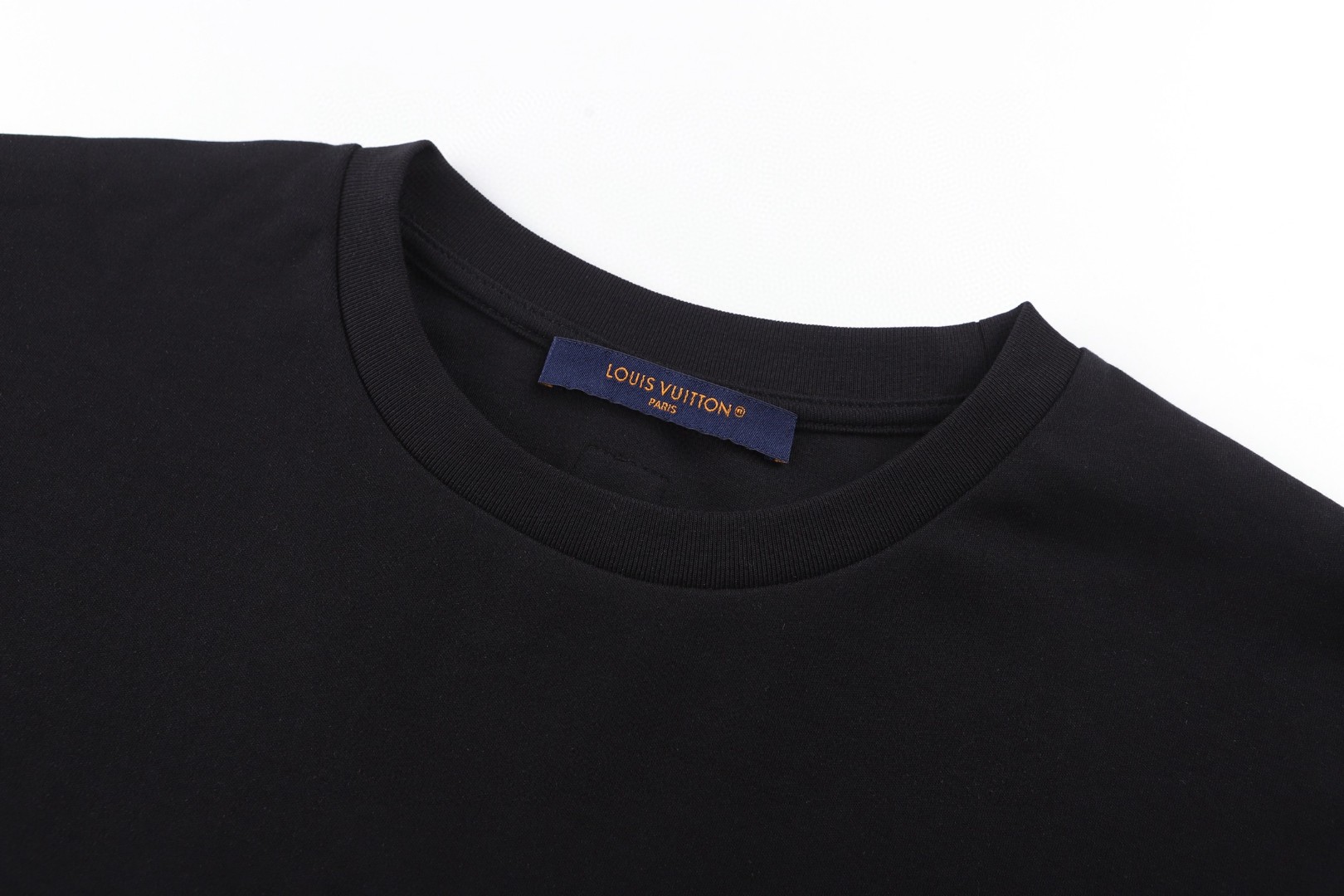 LOUIS VUITTON 路易威登 标识皮牌圆领短袖 T恤 白色 黑色 A0 1AIHSW