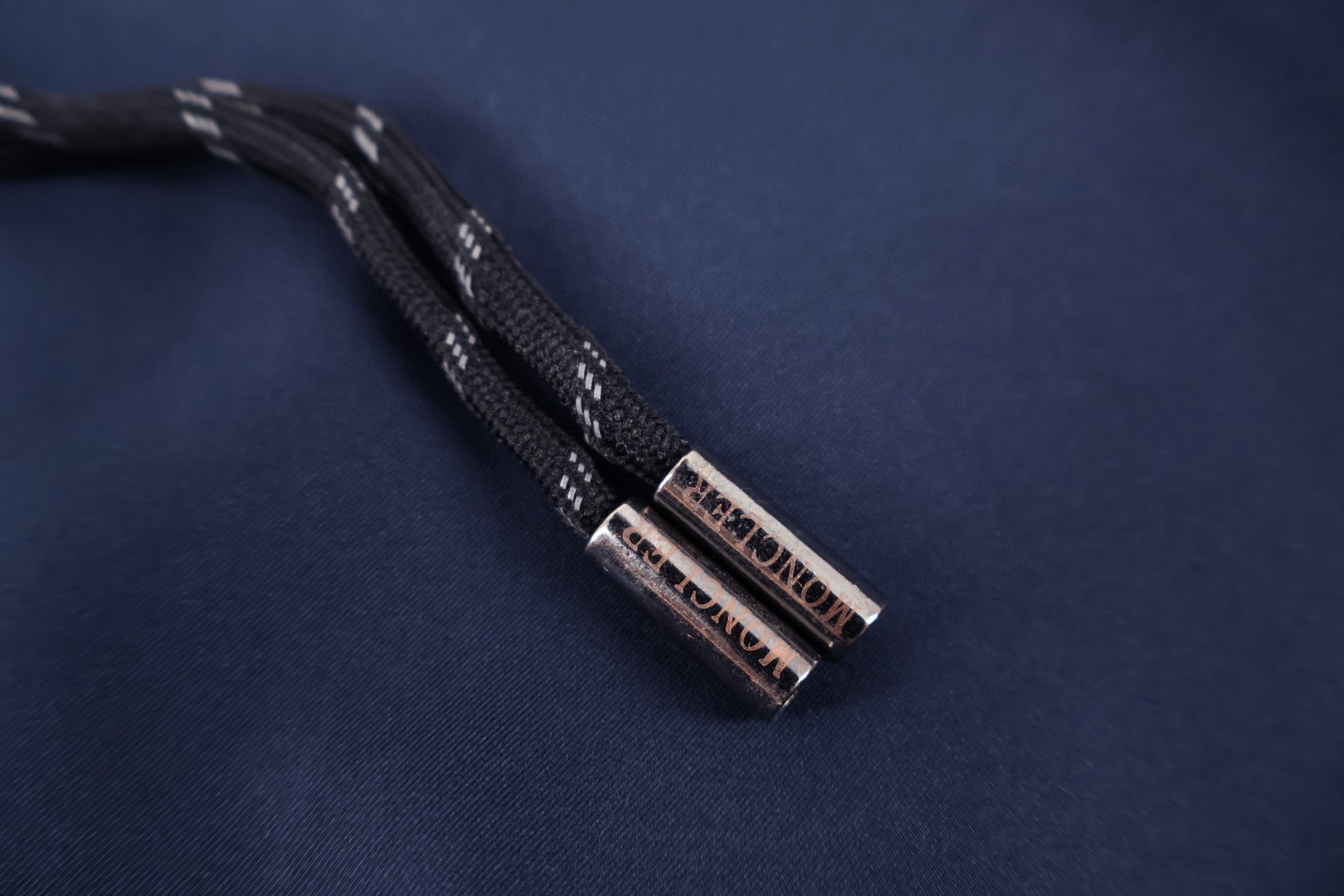 Moncler 蒙口 功能户外连帽冲锋衣 夹克 外套 白色 蓝色 B5 H10911A00050549ML040