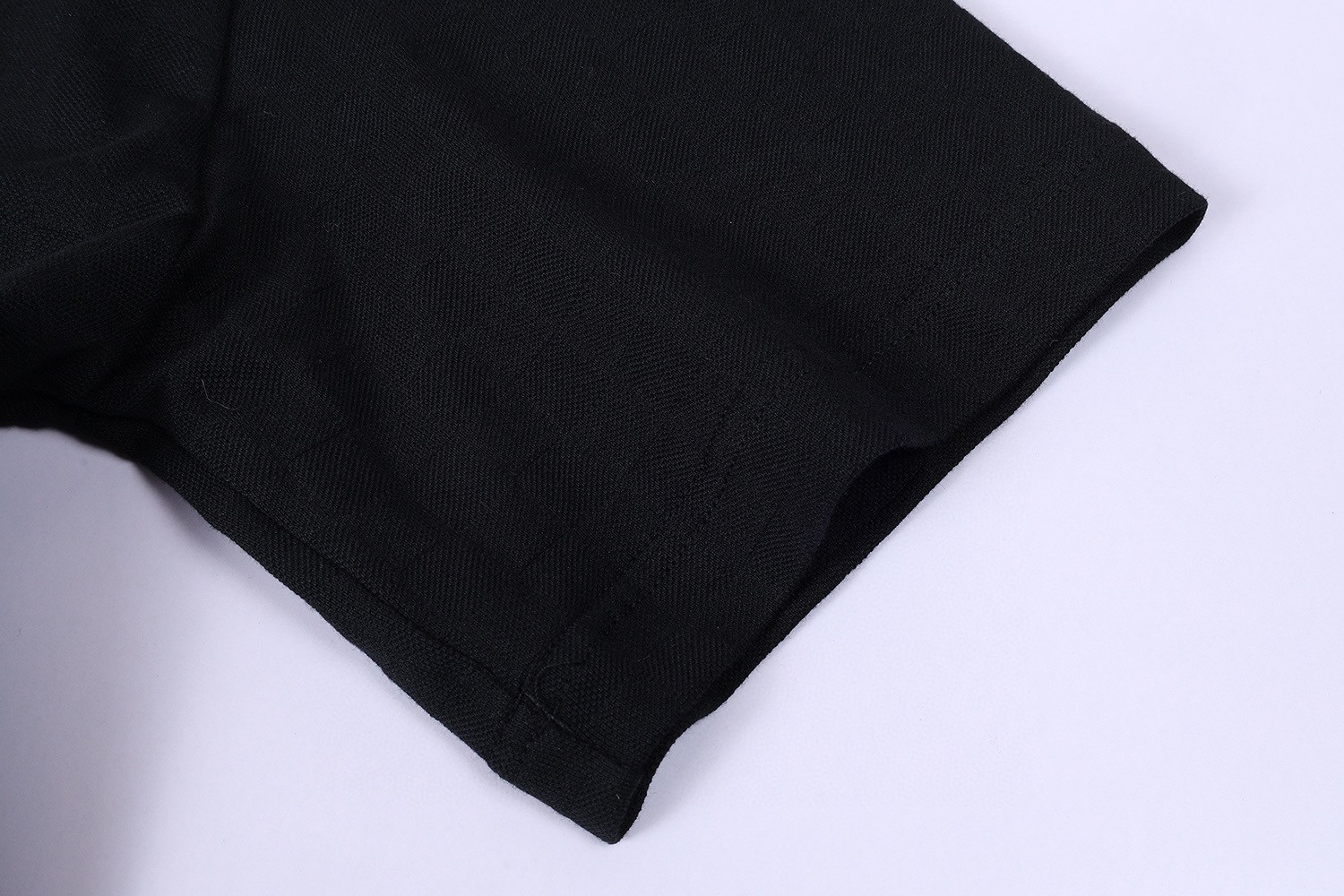 LOUIS VUITTON 路易威登 LV 金框刺绣圆领T恤 短袖 黑色 A0 1AHW18