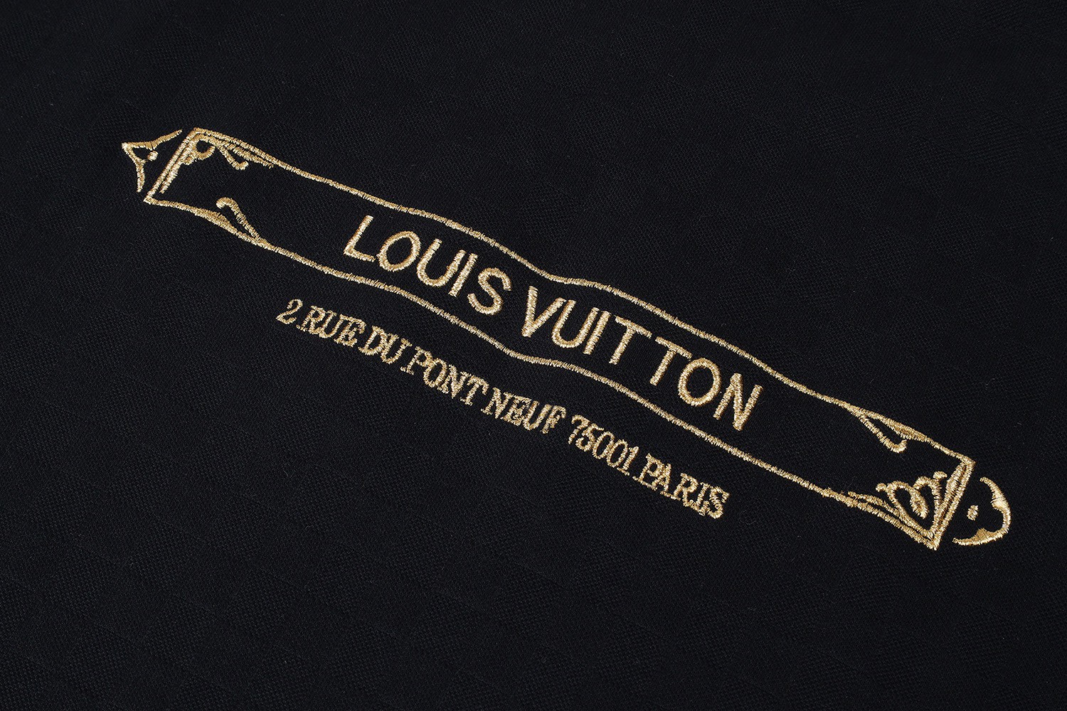 LOUIS VUITTON 路易威登 LV 金框刺绣圆领T恤 短袖 黑色 A0 1AHW18