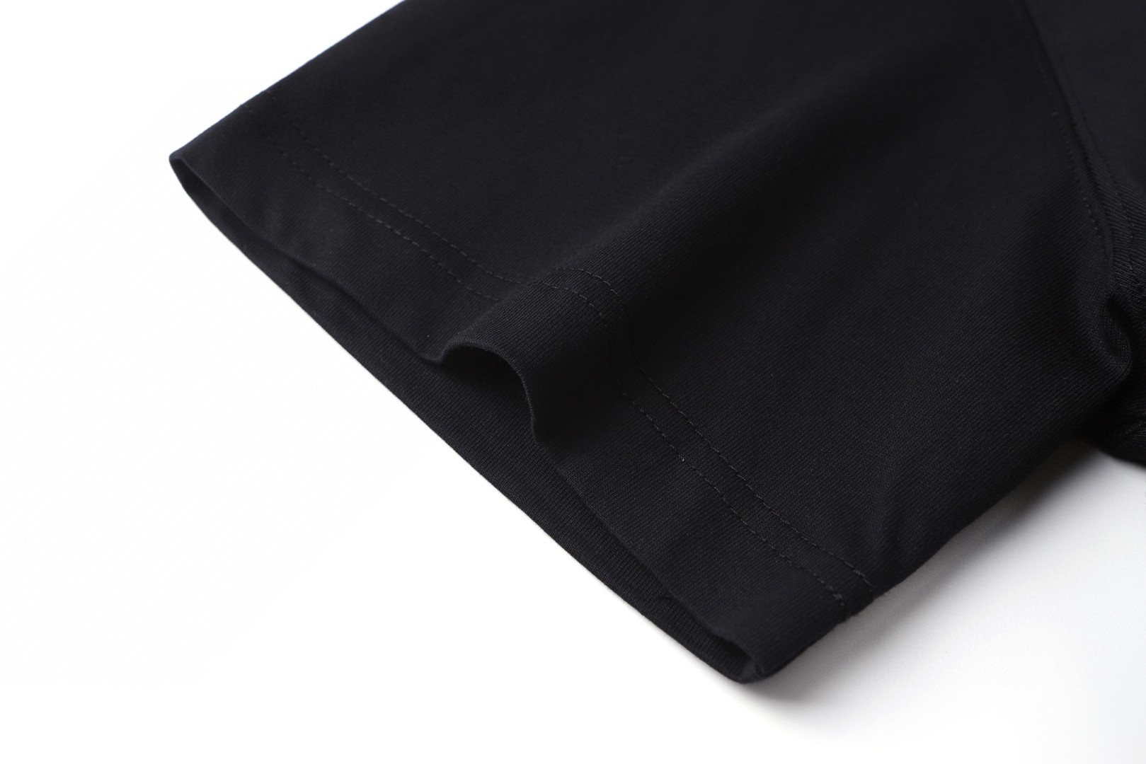 Burberry 巴宝莉 徽标印花圆领Tee 短袖 T恤 白色 黑色 A0 