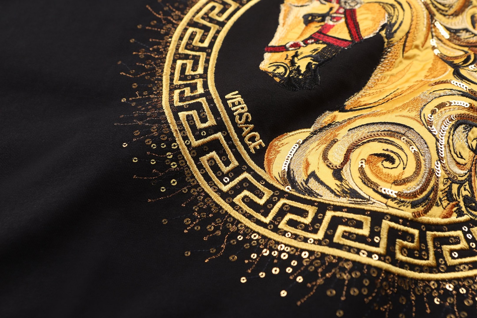 Versace 范思哲 马年刺绣圆领短袖 T恤 夏款 黑色 A0 1013944-1A17206-1B000