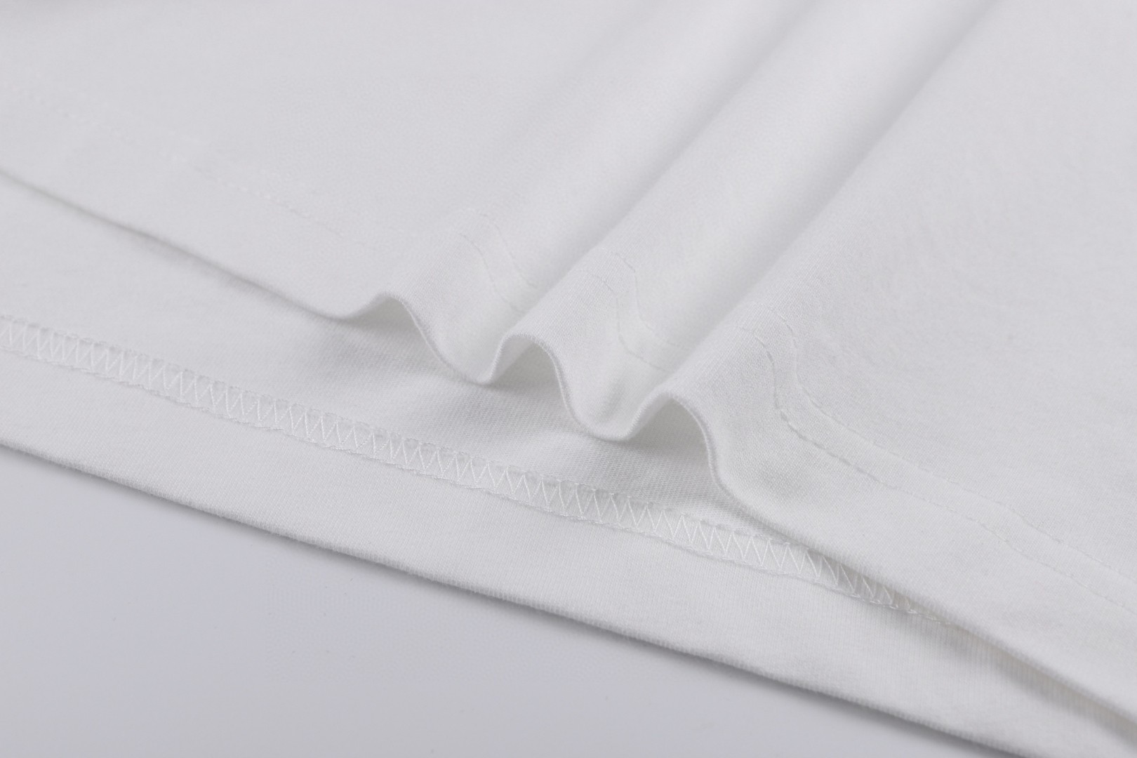 Burberry 巴宝莉 格纹领圆领Tee 短袖 T恤 白色 黑色 A0 POIZON20250731101711176