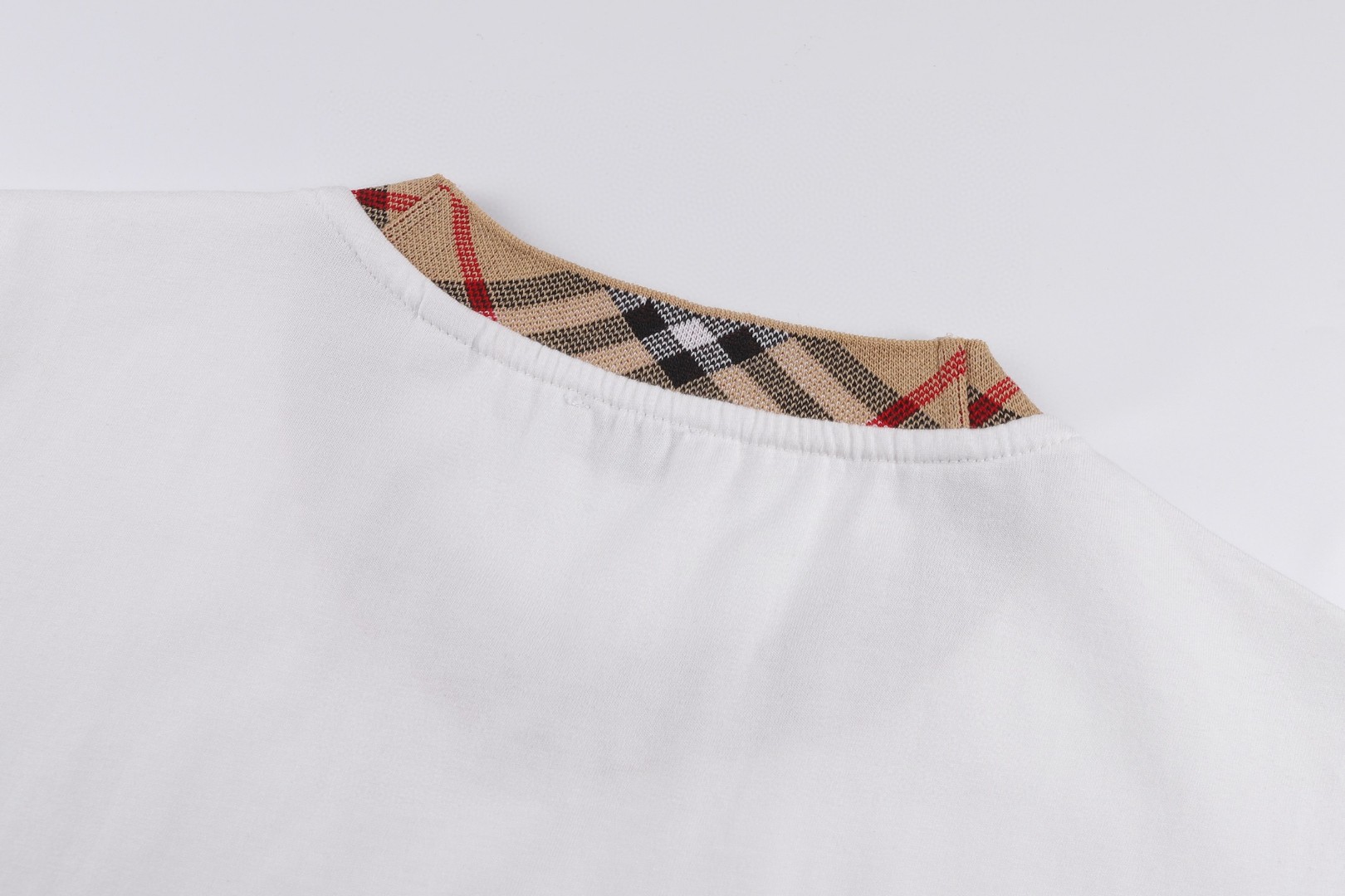 Burberry 巴宝莉 格纹领圆领Tee 短袖 T恤 白色 黑色 A0 POIZON20250731101711176