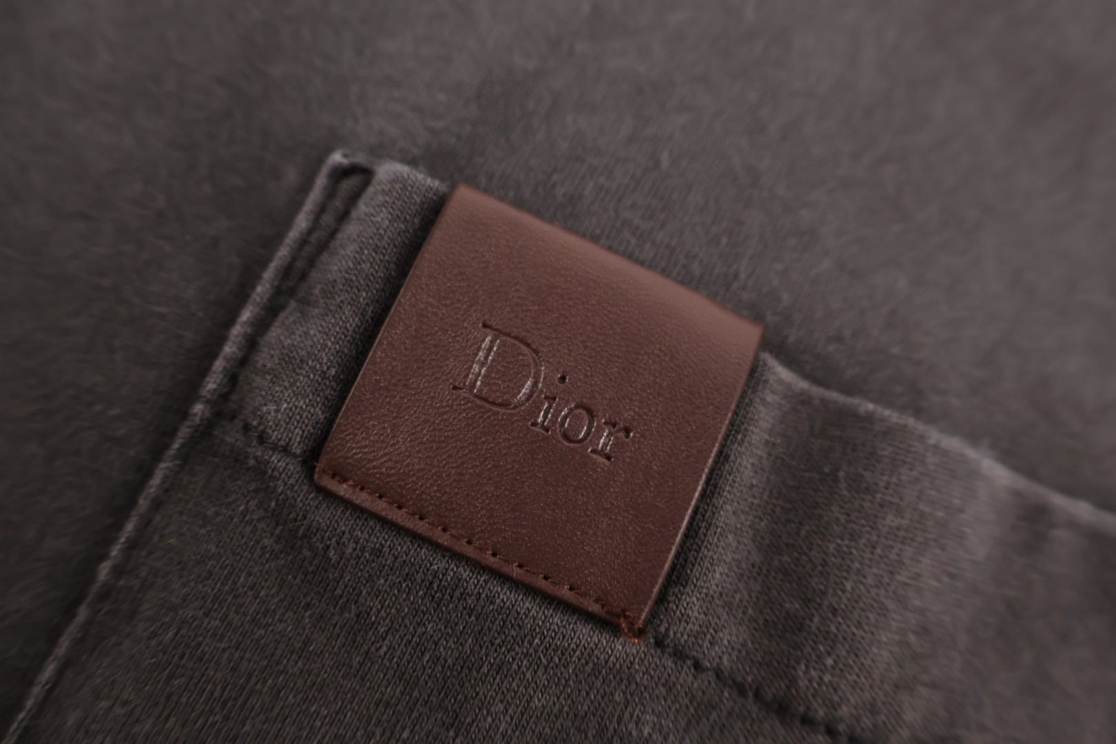 DIOR 迪奥 皮革标志圆领短袖 T恤 夏季 白色 灰色 A0 683J696G3036-C001